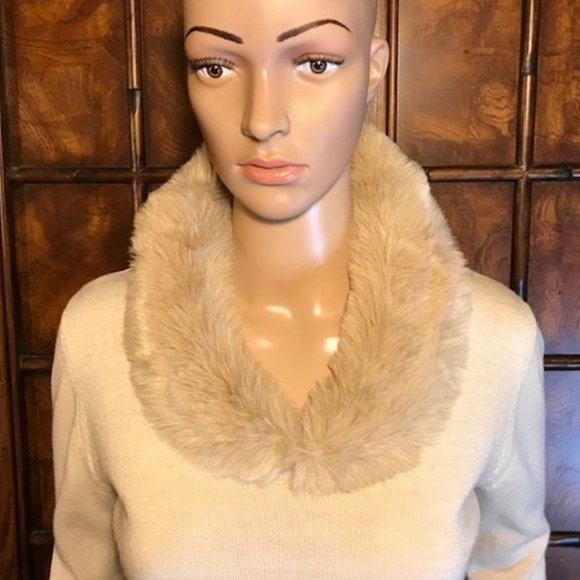Apart Wool Blend Sweater w/ Detachable Faux Fur Collar - Picture 5 of 9